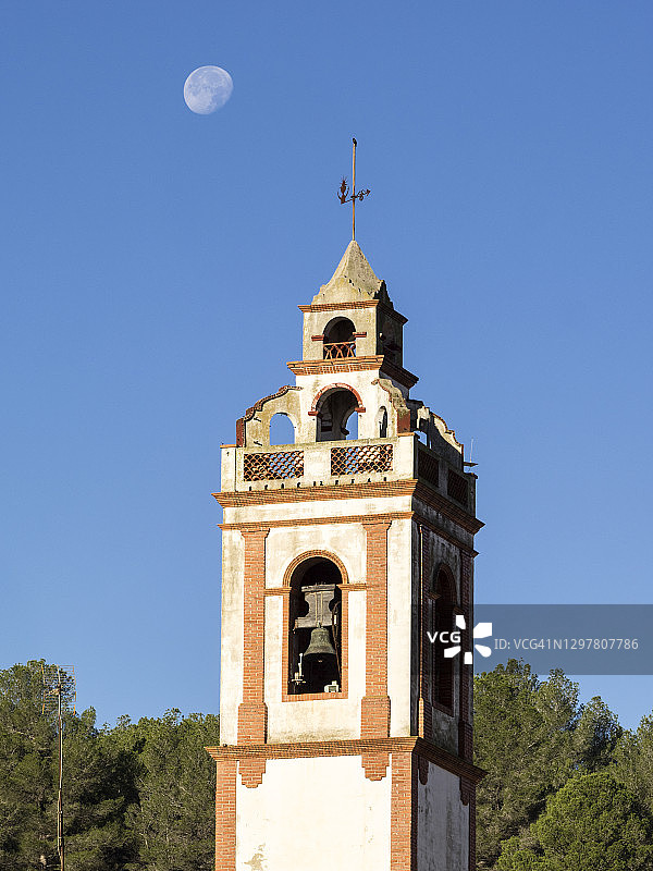 西班牙鲁加特教堂的钟楼。图片素材