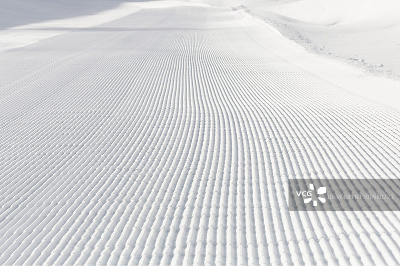 新修整的滑雪道图片素材