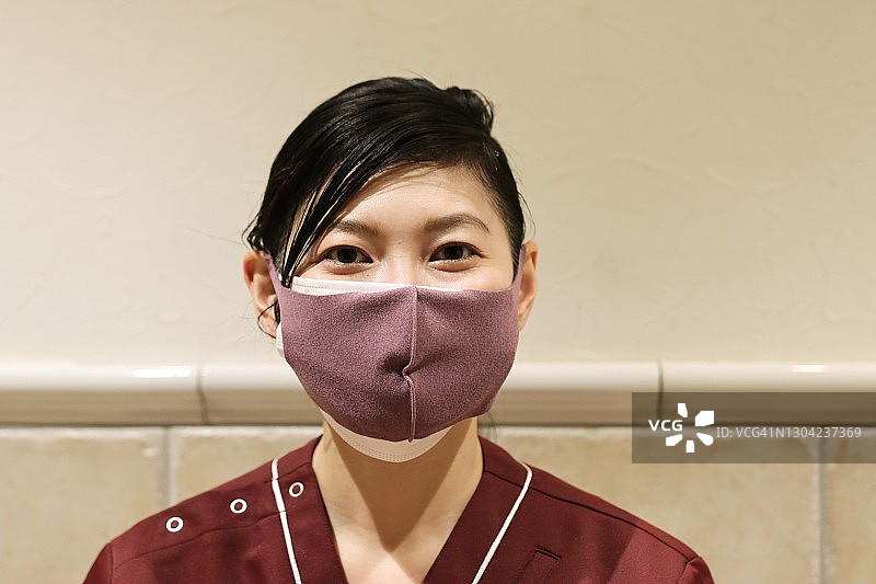 亚洲女护士的肖像图片素材