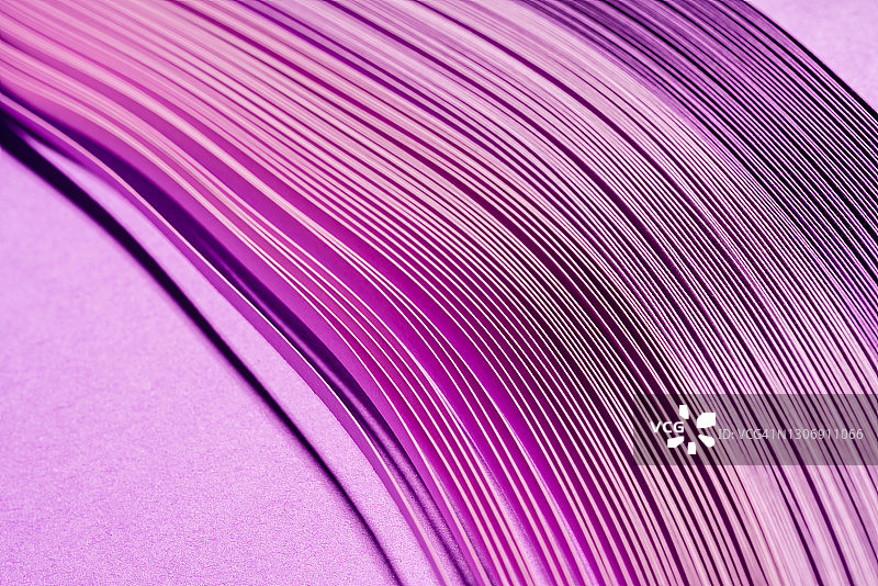 紫色抽象背景与纸针图片素材