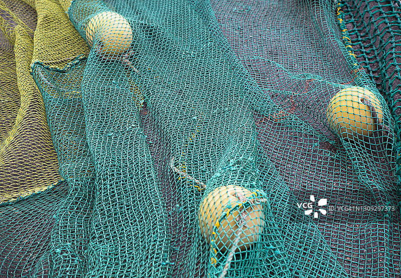 近距离观察渔网和浮子图片素材