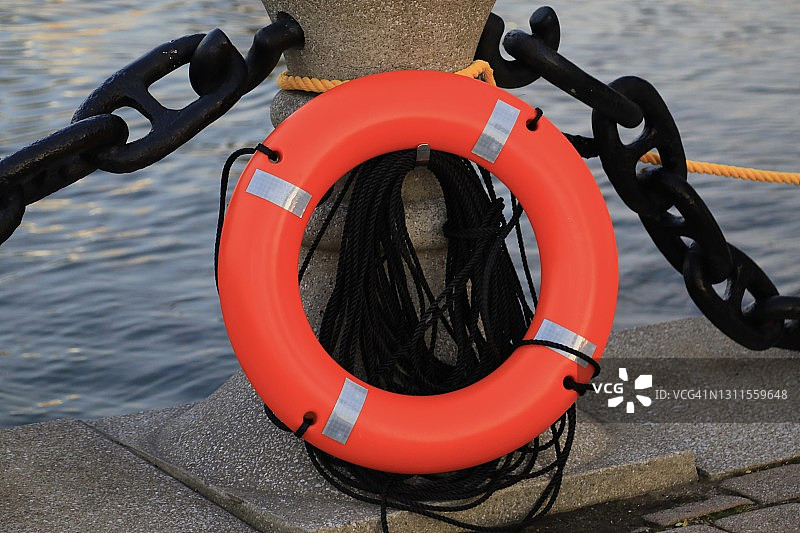 用于溺水救援的可浮式救生圈图片素材