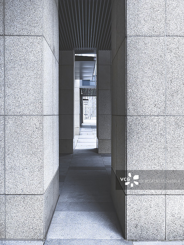 中国杭州商务区的一座现代建筑的外立面图片素材