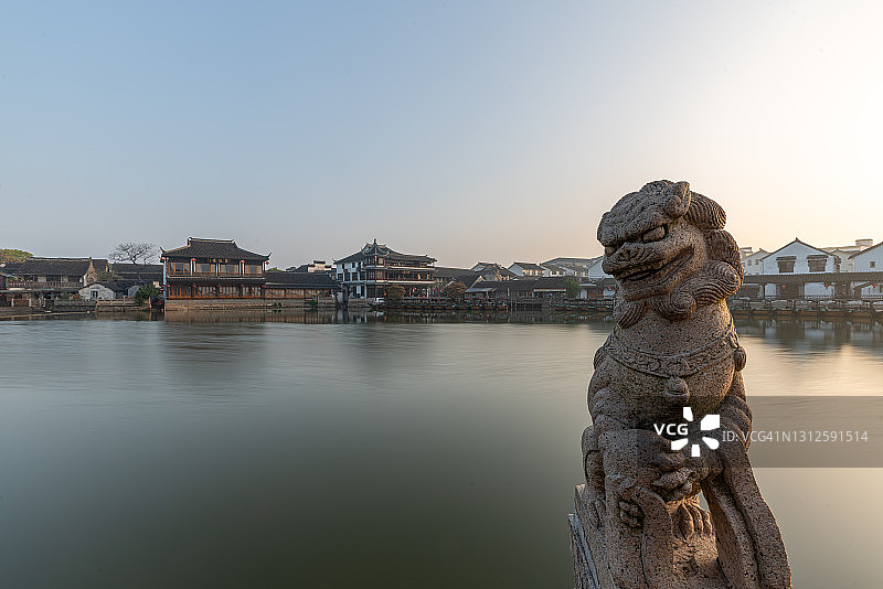 清晨的锦溪古建筑景观，位于中国江苏省昆山西南部的一个历史悠久的运河小镇图片素材