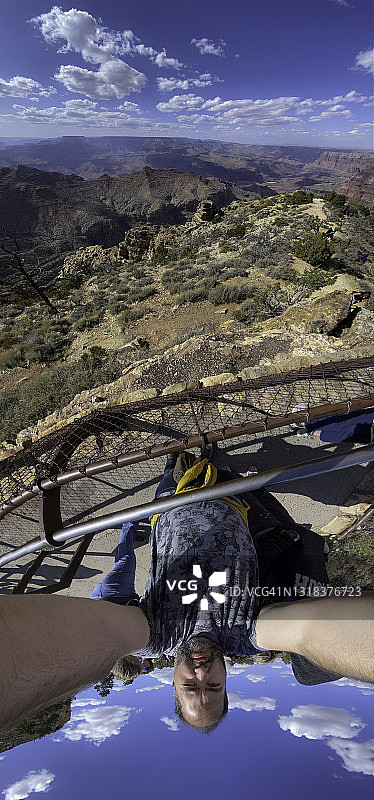 大峡谷南沙漠景观侧广角和一张自拍照图片素材