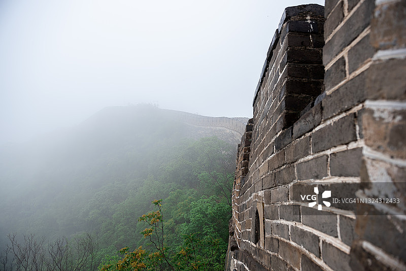 雨后大雾中的中国长城图片素材