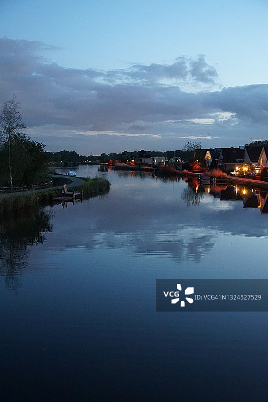 罗特河的倒影，黄昏，鹿特丹，荷兰图片素材