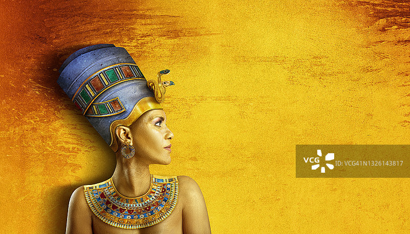 埃及女王，佩戴珠宝和皇冠图片素材