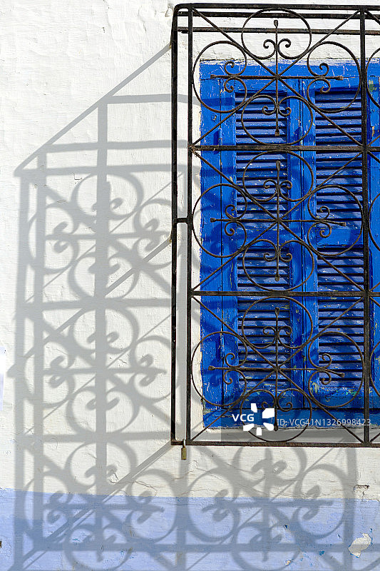 窗户百叶窗，阿西拉，摩洛哥北部图片素材