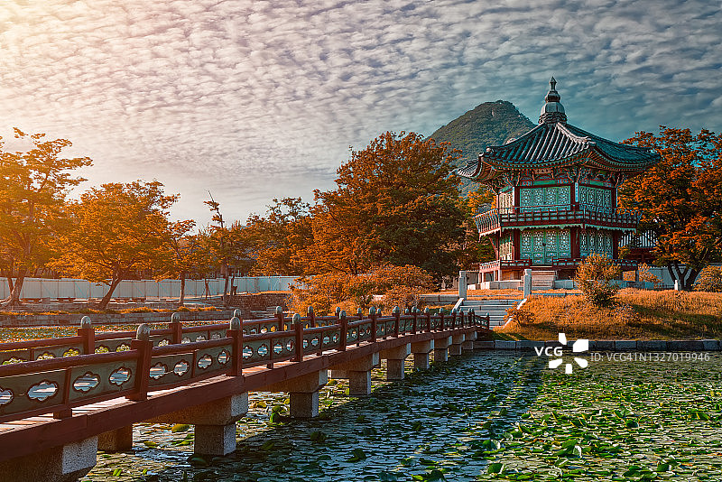 韩国首尔庆福宫的秋景图片素材