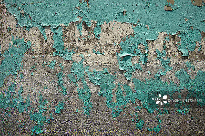 灰色混凝土灰泥墙，浅蓝色油漆剥落图片素材