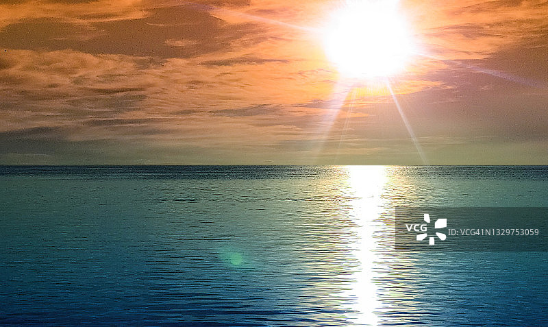 日落在海上图片素材