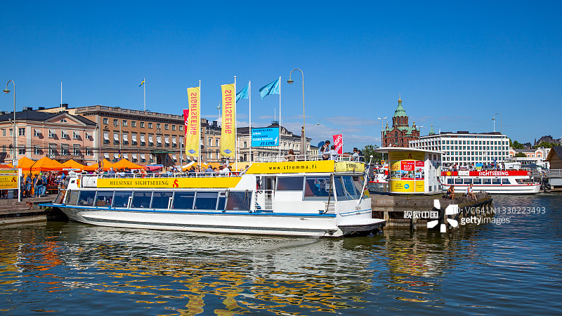 赫尔辛基的城市观光船图片素材