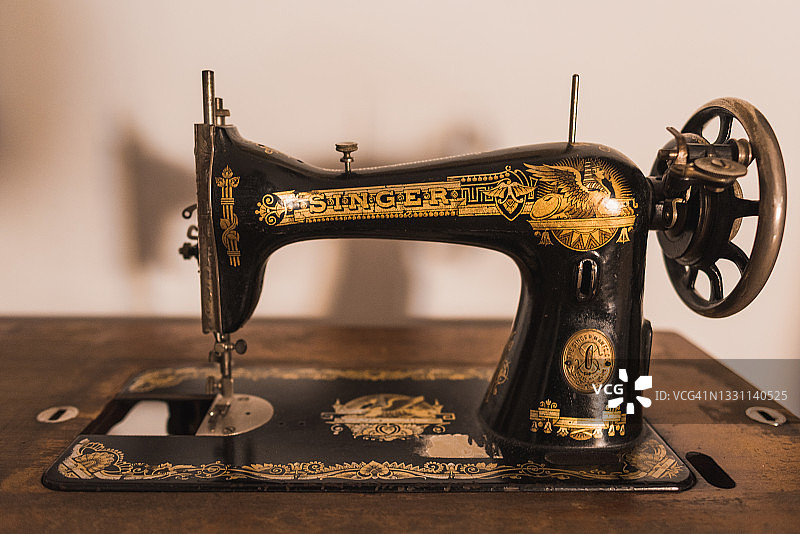 辛格牌旧缝纫机图片素材