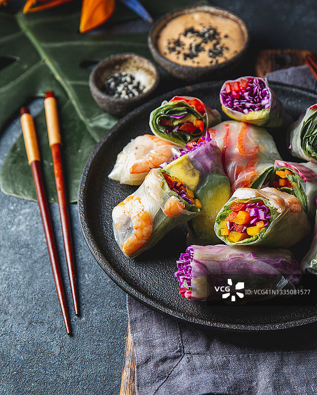 蔬菜虾春卷。越南菜图片素材