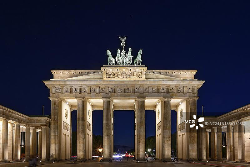 巴黎广场，勃兰登堡门，夜间拍摄，柏林-多罗恩施塔特，柏林，德国图片素材