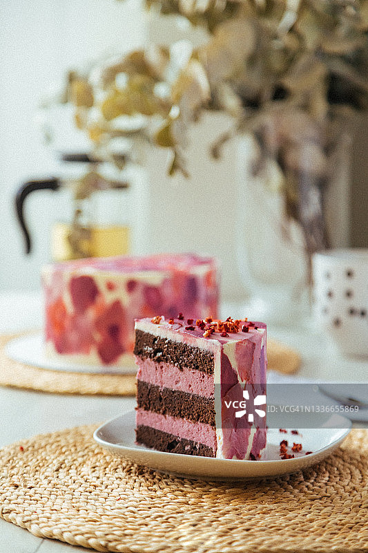 樱桃慕斯巧克力蛋糕图片素材
