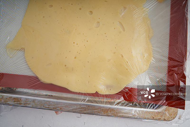 准备完美融化的奶酪片图片素材