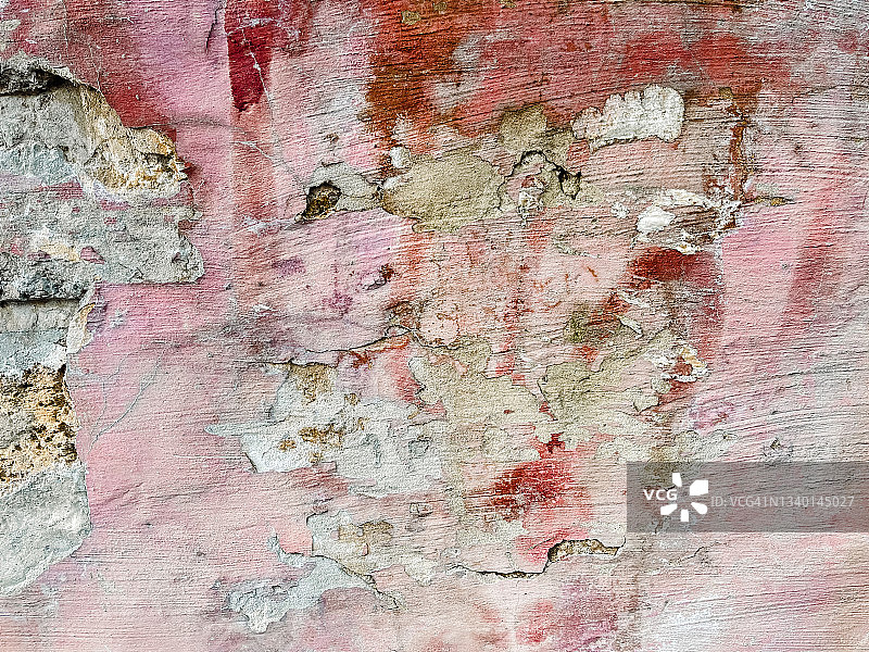 粉色和灰色混凝土开裂的墙体背景或纹理。图片素材