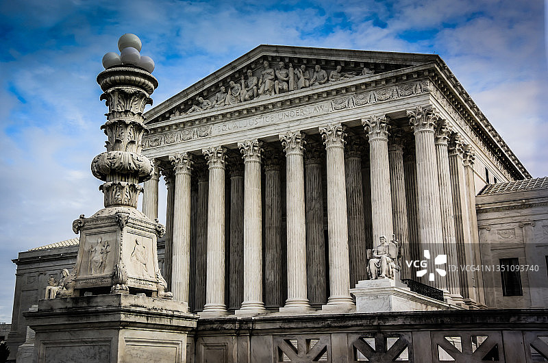 华盛顿特区美国最高法院大楼的侧面视图图片素材