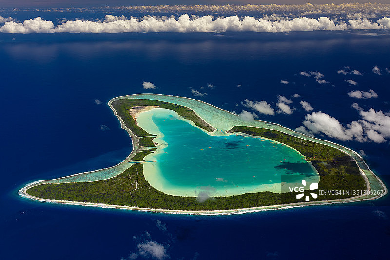 鸟瞰图派心岛的一个豪华度假天堂在法属波利尼西亚南太平洋旅游旅游图片素材
