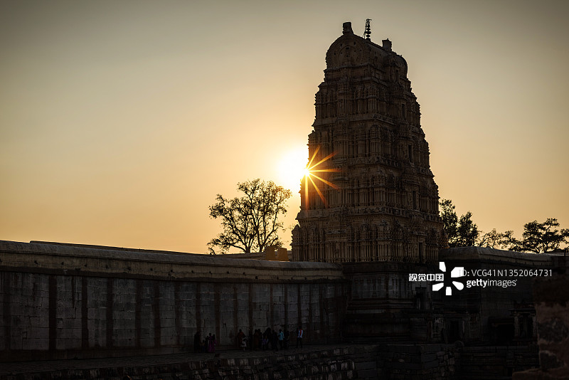印度卡纳塔克邦汉皮的Sree Virupaksha寺庙的迷人景色图片素材