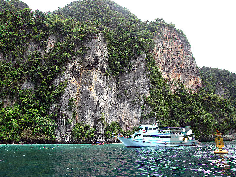 泰国普吉岛，石灰岩悬崖图片素材