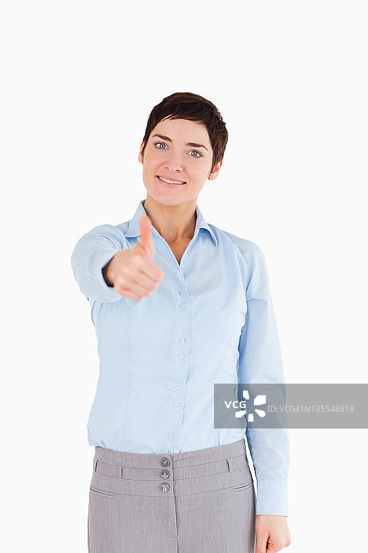 一个竖起大拇指的女商人的肖像图片素材