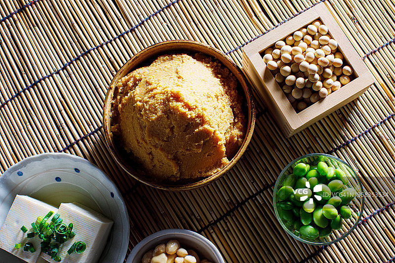 大豆制成的素食，大豆是日本典型的家庭烹饪原料。图片素材