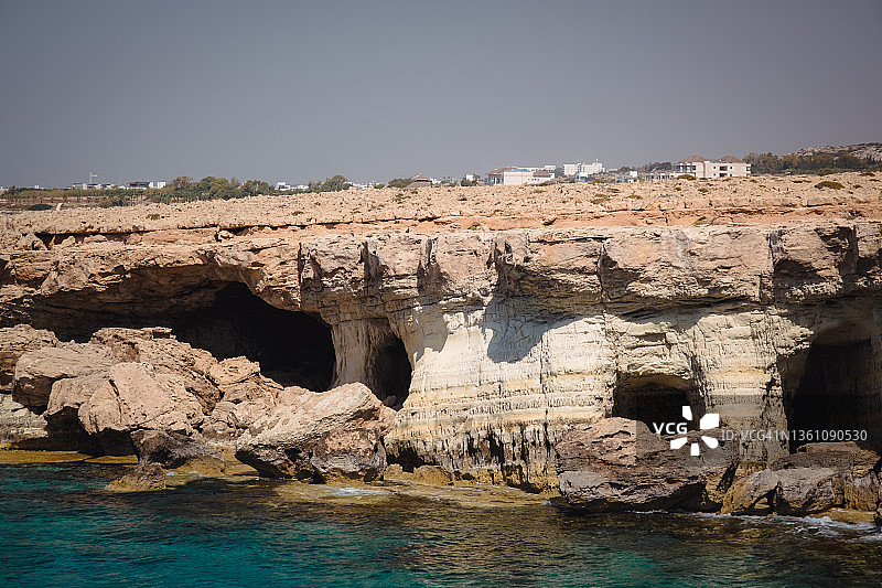 欧洲塞浦路斯，格列科角，Agia Napa海洞鸟瞰图图片素材