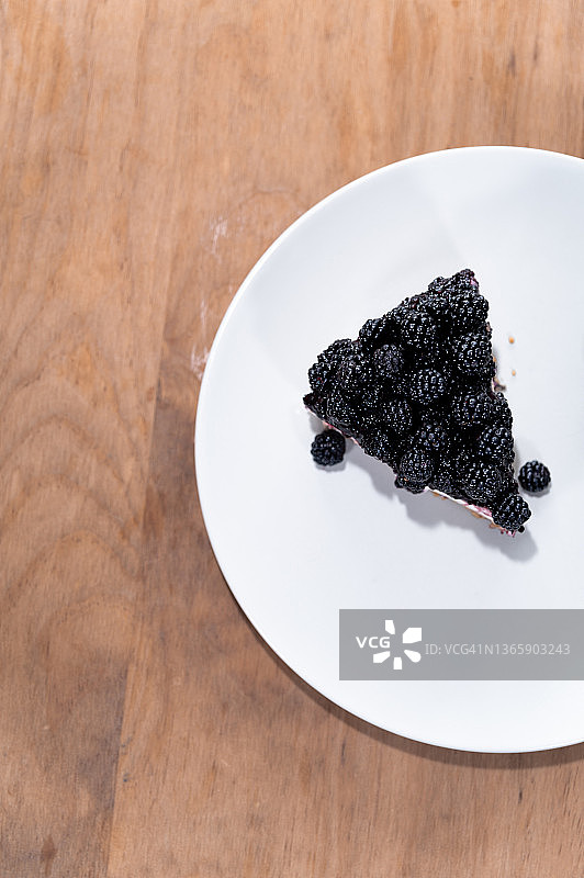 黑莓挞片甜点木白色图片素材