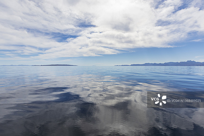 大海上平静的水Cortés图片素材