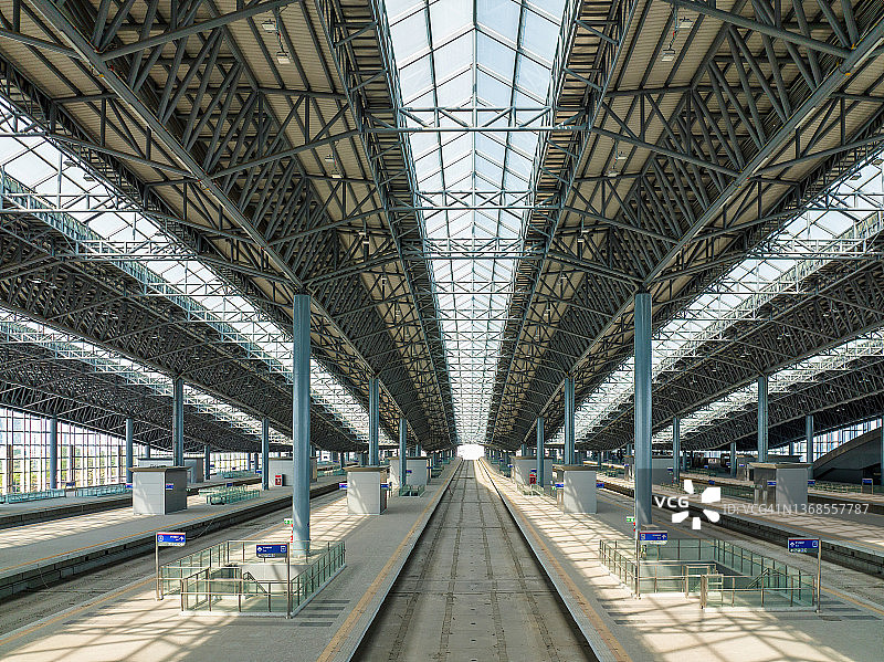 邦苏大车站的内部大厅，泰国新的和最大的东南亚铁路枢纽。图片素材