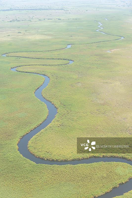 蜿蜒的河流，奥卡万戈三角洲，博茨瓦纳图片素材