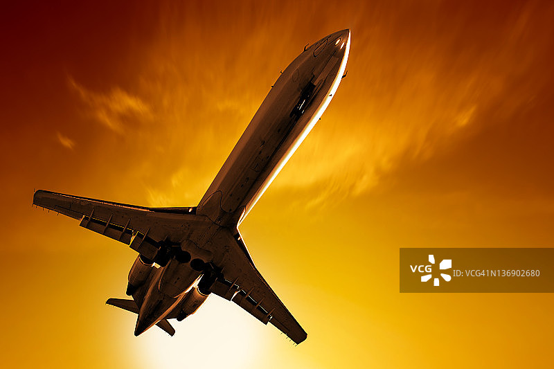 XL公司喷气式飞机起飞图片素材