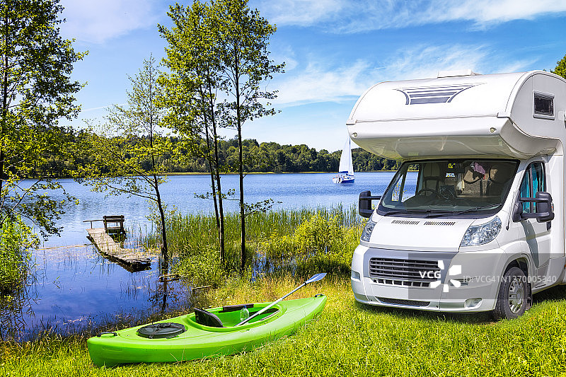 在波兰的假期-活跃的休息在湖在波美拉尼亚湖区图片素材