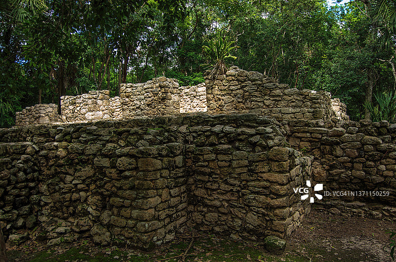 Estructura X, Columnas广场，Oxtankah, Quintana Roo，墨西哥图片素材