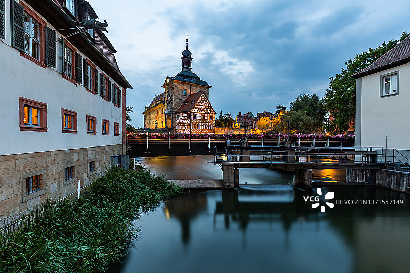 班贝格(德国巴伐利亚州)运河船闸和旧市政厅图片素材