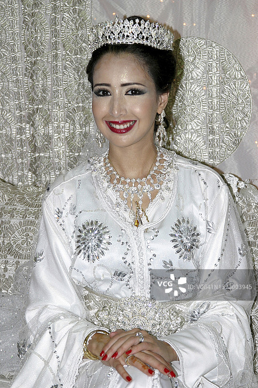 传统摩洛哥婚礼上的摩洛哥新娘。图片素材