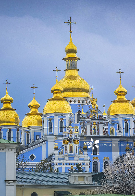 圣索菲亚大教堂。黄金有色cupols图片素材