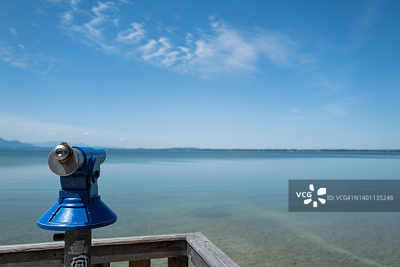 美丽的基姆湖和望远镜图片素材