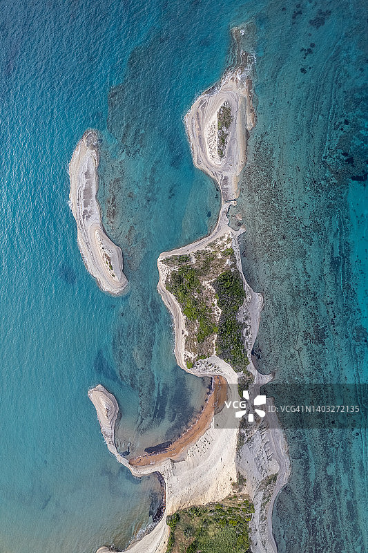 希腊科孚岛的海岸峭壁图片素材