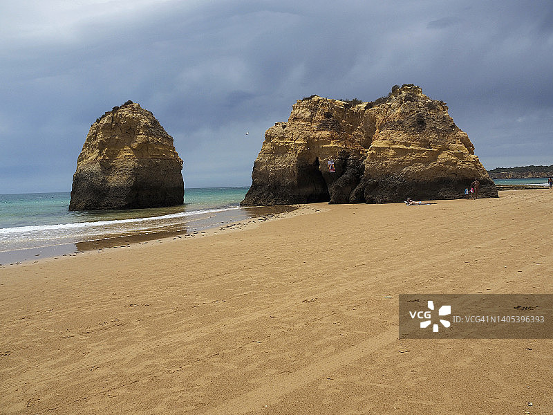 葡萄牙，阿尔加维，Portimao的Praia dos Tres Castelos海滩图片素材