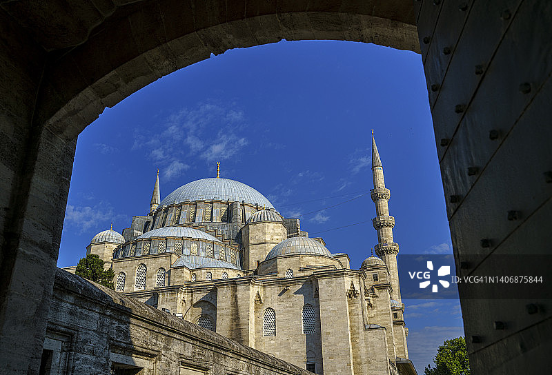 土耳其伊斯坦布尔，一个阳光明媚的日子，苏莱曼清真寺(苏莱曼清真寺)图片素材