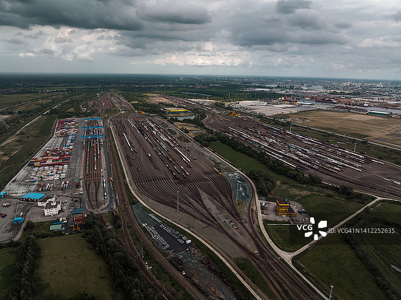 高角度图像显示火车站，安特卫普，比利时图片素材