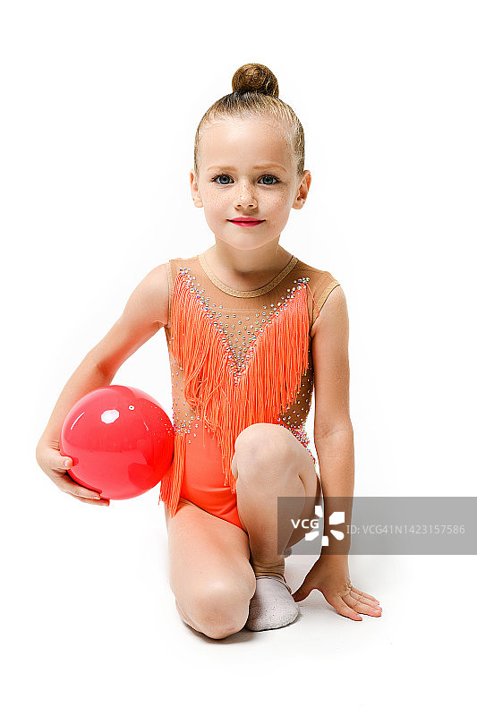 小女孩体操肖像与橡皮球图片素材