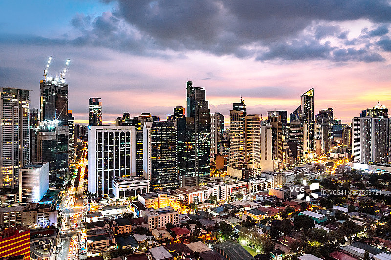 夜景马卡蒂天际线，大马尼拉-菲律宾图片素材