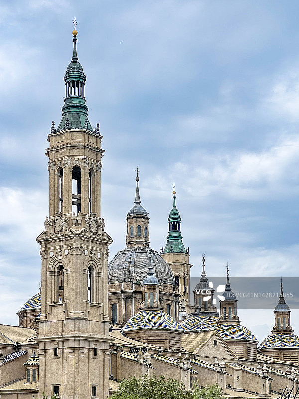 萨拉戈萨的圣母柱大教堂，西班牙图片素材