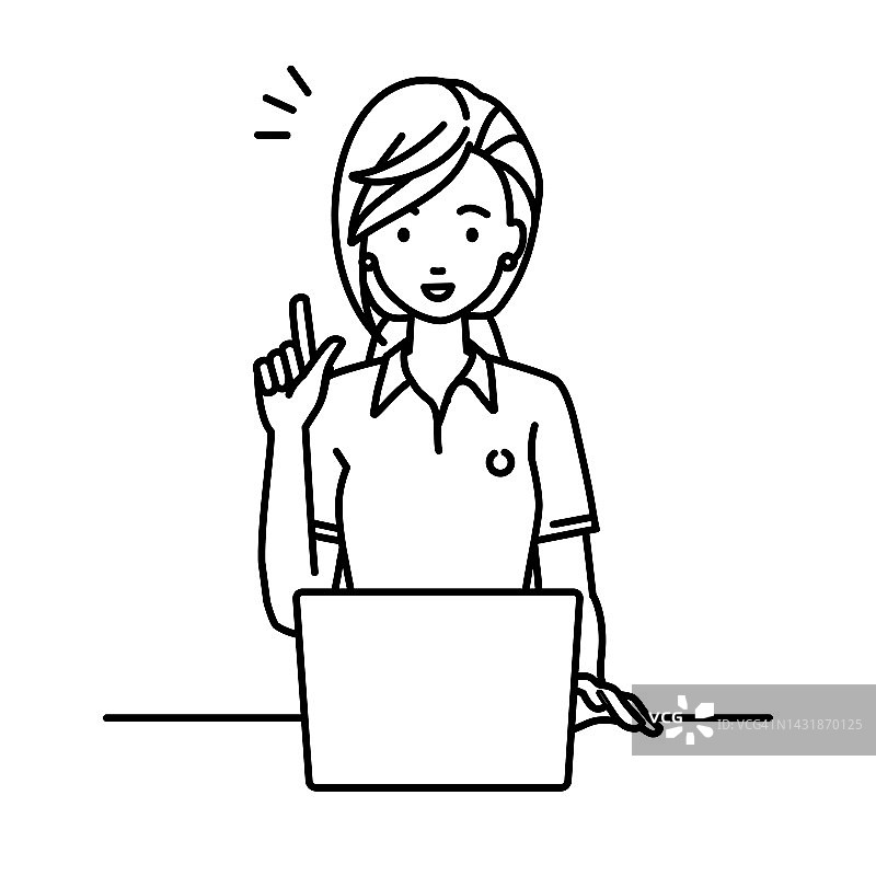 一名身穿polo衫的女子正用笔记本电脑在她的办公桌前指指点点图片素材