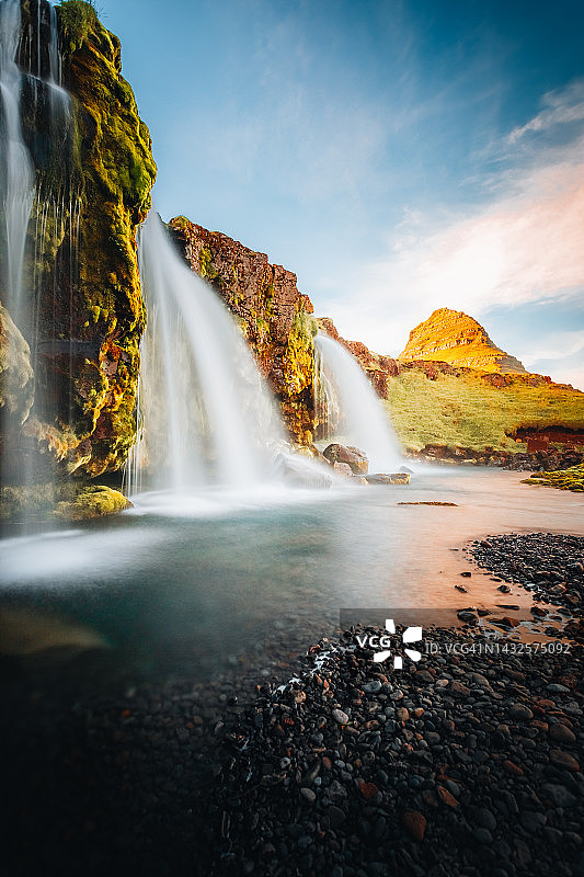 Kirkjufell山,冰岛。景观瀑布图片素材
